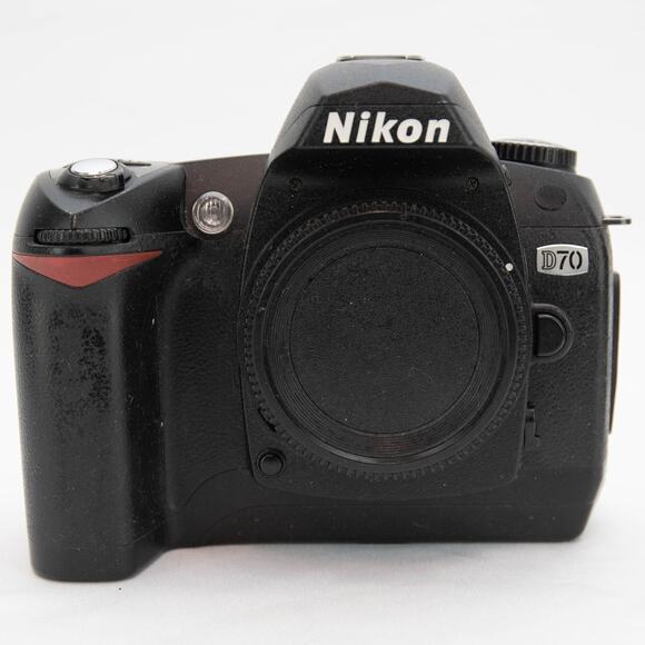 Nikon D70 6.1MP Digital SLR Camera Body Only - Picture 1 of 14